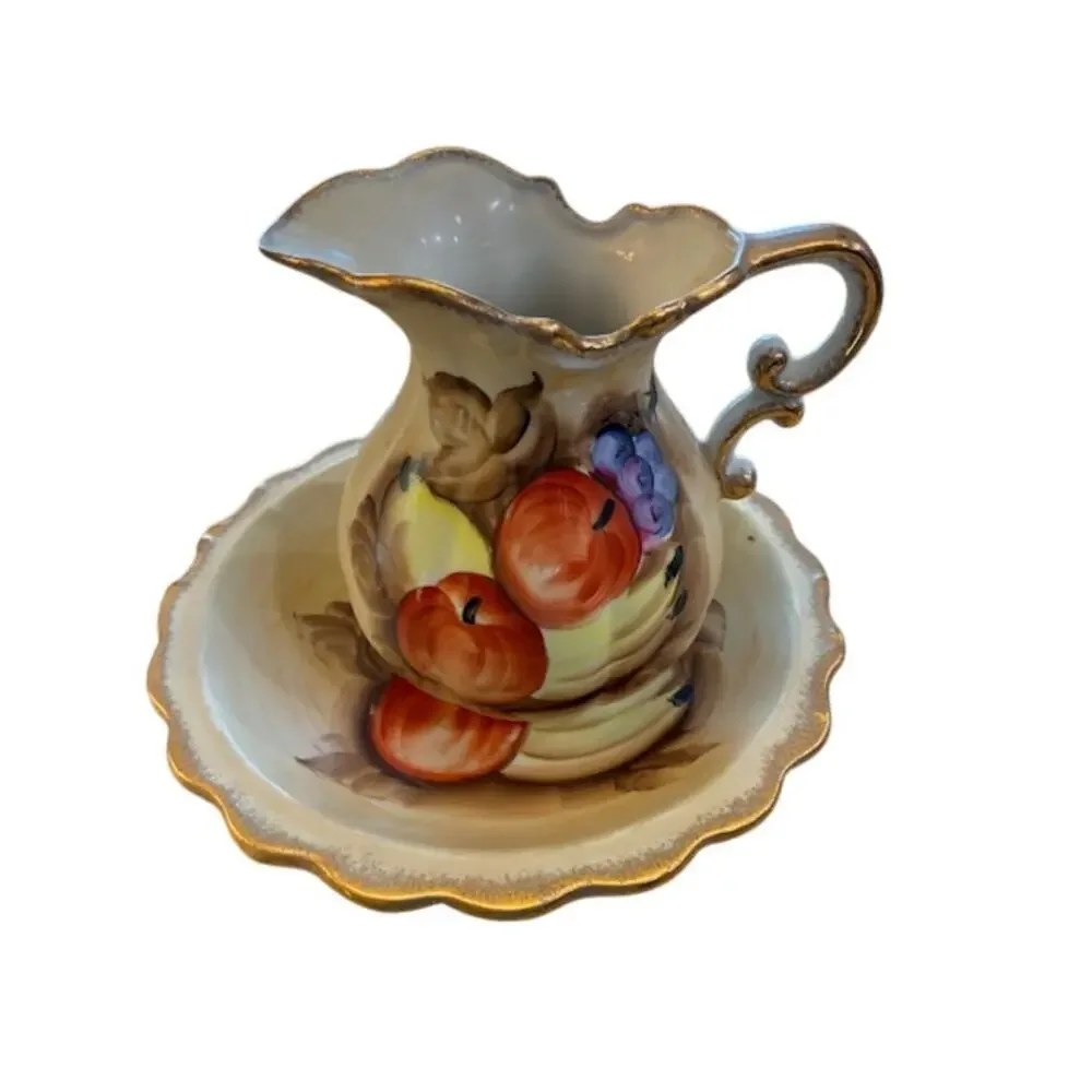VINTAGE PORCELAIN Pitcher‎ & Wash Basin